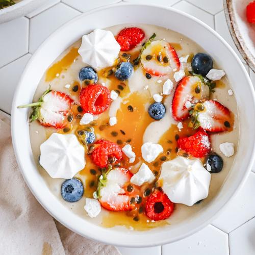 This Pavlova Smoothie Bowl Is The Perfect Summer Breakfast - AND It's Vegan!